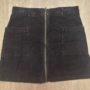 ATARD STATE CORDUROY BLACK ZIPPER FRONT MINI SKIRT - Size Medium SKU:305